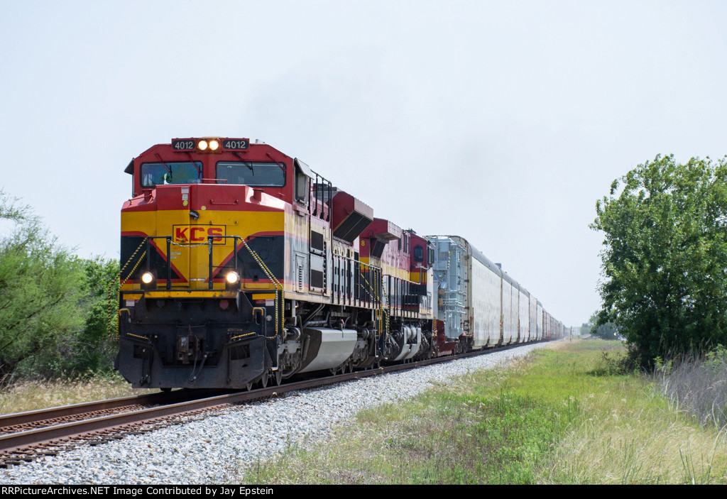 KCS 4012 leads a northbound through the outskirts of Victoria 